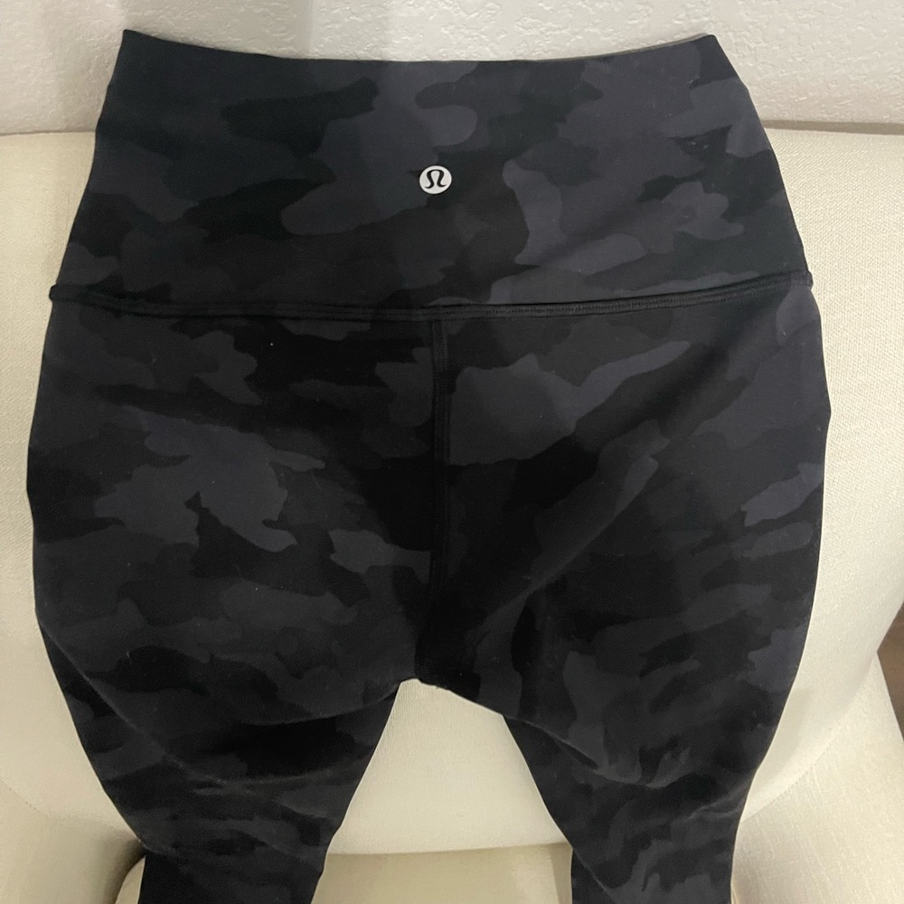 Black camouflage mixture combo Lululemon size 4 , length 25 align